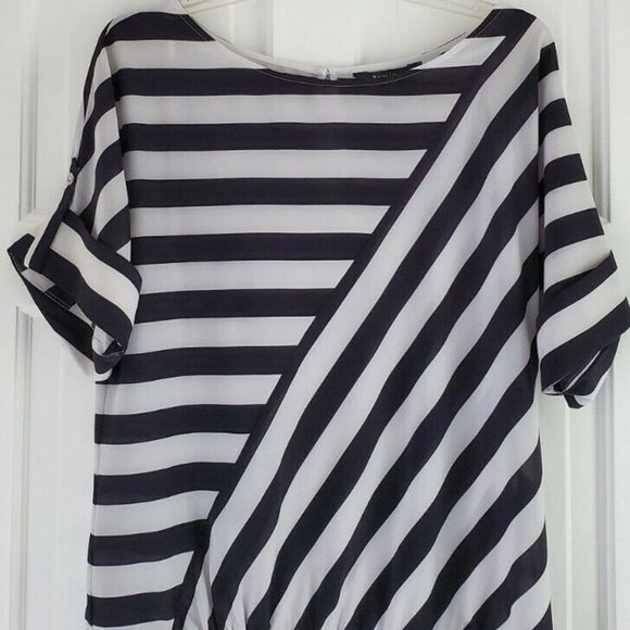 3 for $20 - 2 WHITE HOUSE BLACK MARKET Tops - 4/Small - Picture 2 of 7